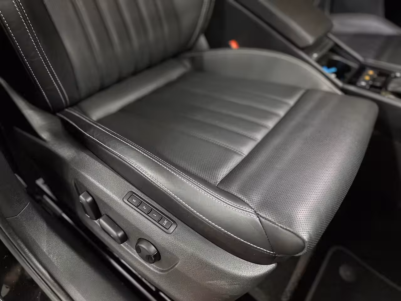 Skoda Superb Combi 1.4 TSI iV Laurin & Klement | Panoramadak | Carplay | Verwarmbare/Ventilatie stoelen | 360