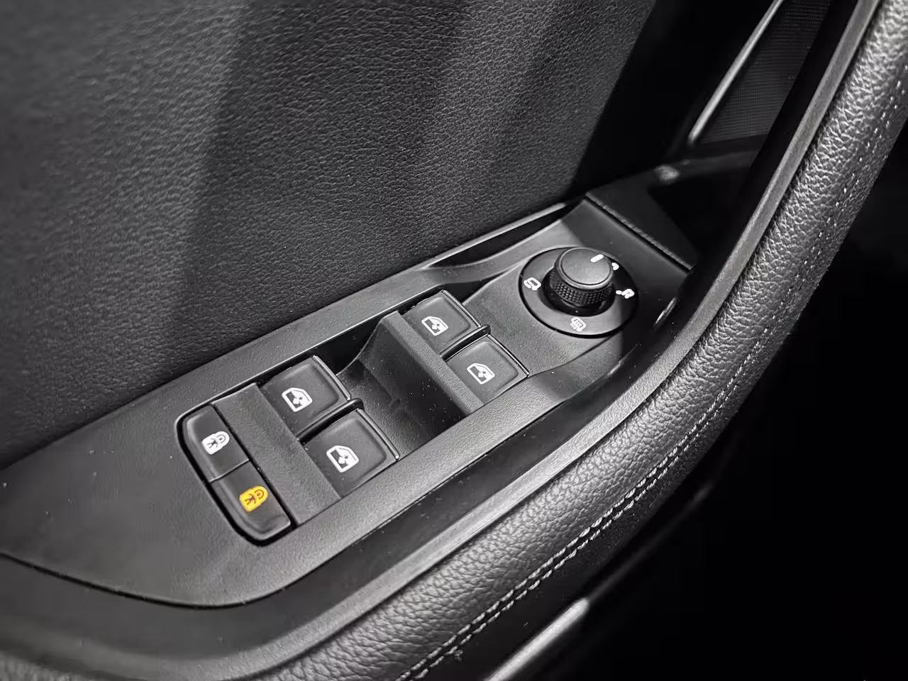 Skoda Superb Combi 1.4 TSI iV Laurin & Klement | Panoramadak | Carplay | Verwarmbare/Ventilatie stoelen | 360