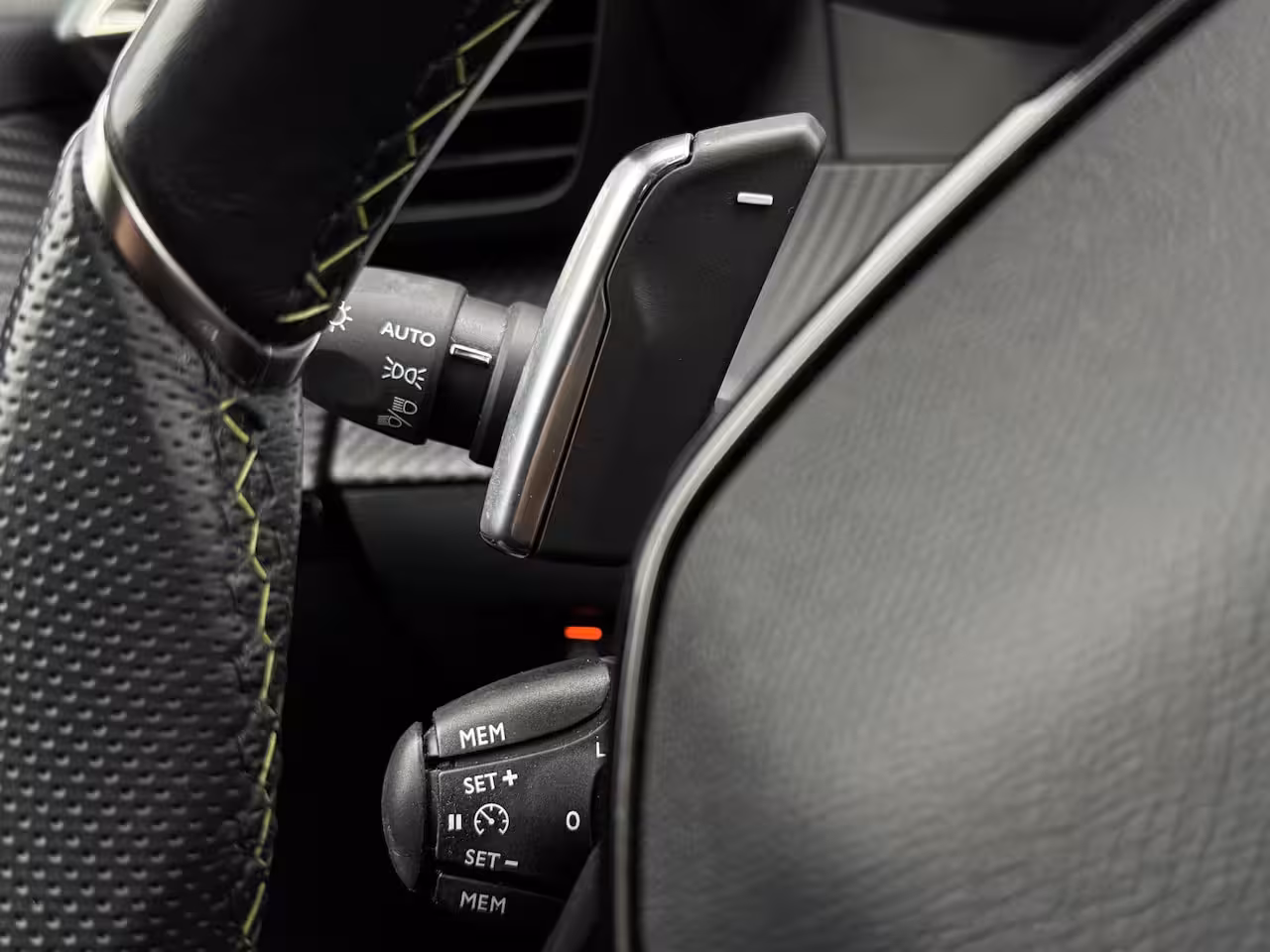 Peugeot 208 GT 1.2 EAT8 Panoramadak, 360 Camera, Dodehoeksensoren