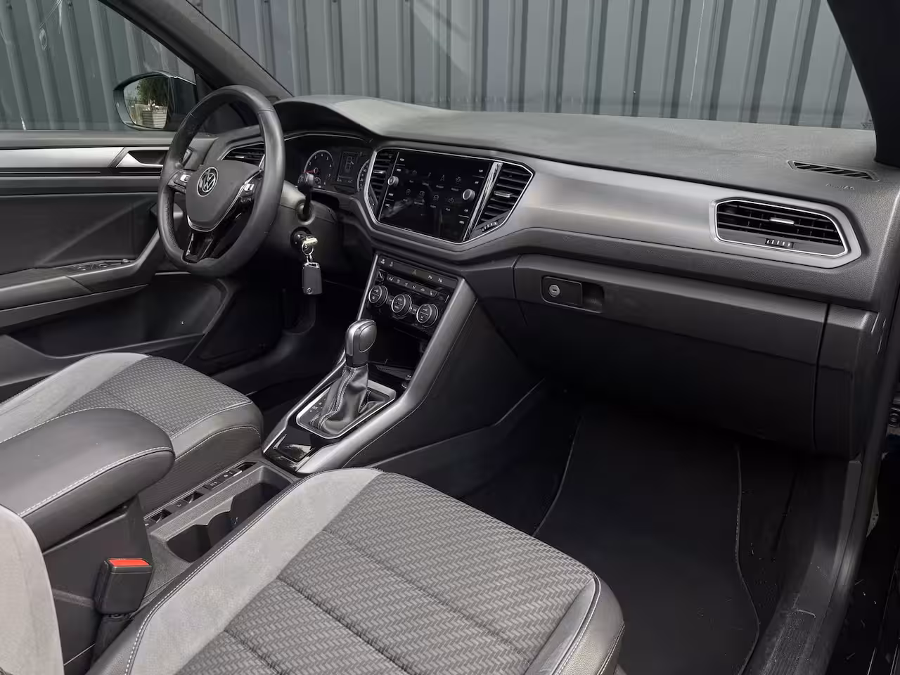Volkswagen T-Roc Cabrio 1.5 TSI R-Line Carplay, dodehoek