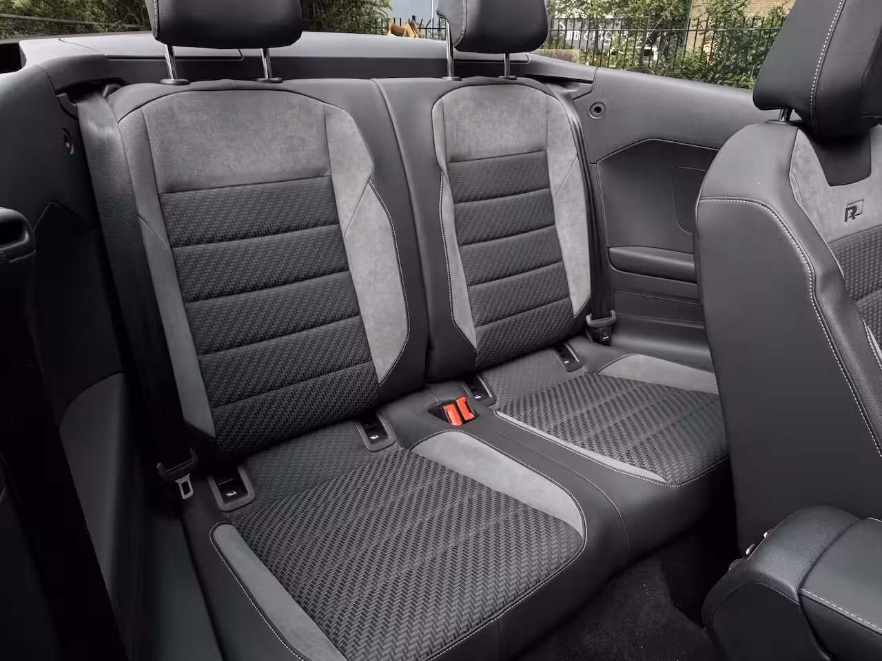 Volkswagen T-Roc Cabrio 1.5 TSI R-Line Carplay, dodehoek