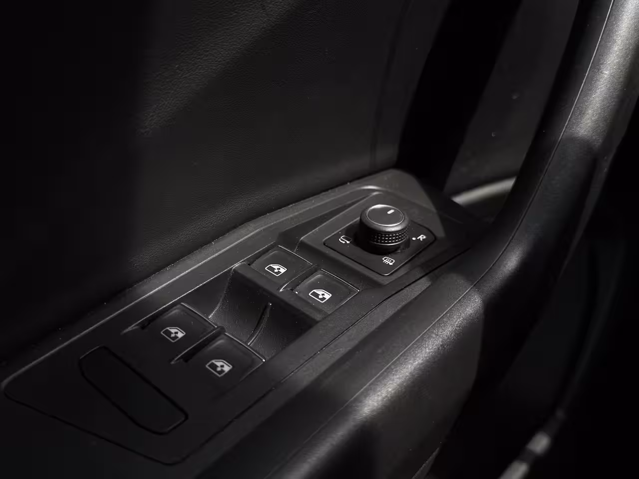 Volkswagen T-Roc Cabrio 1.5 TSI R-Line Carplay, dodehoek