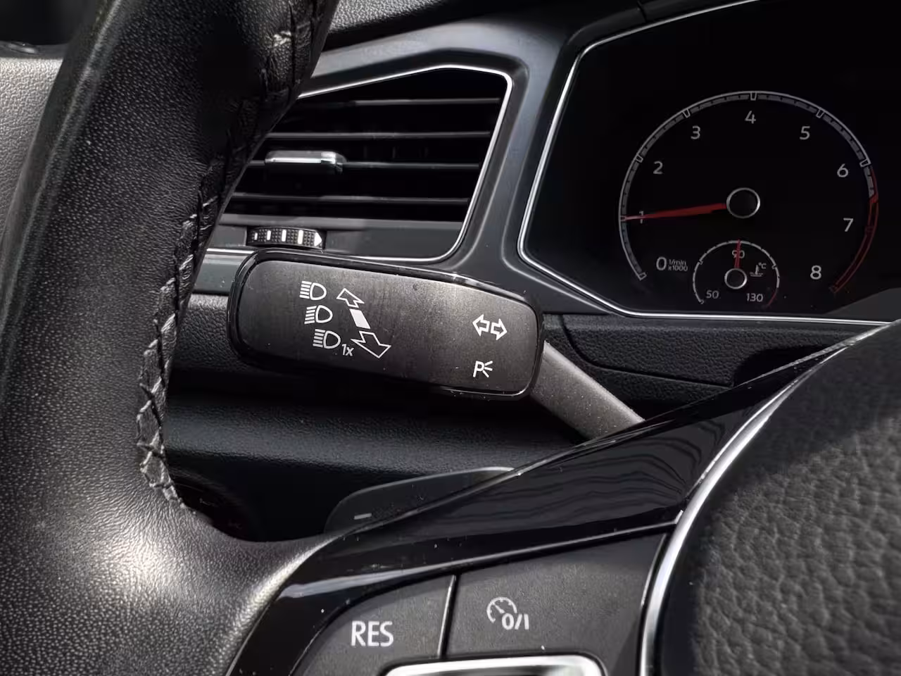 Volkswagen T-Roc Cabrio 1.5 TSI R-Line Carplay, dodehoek
