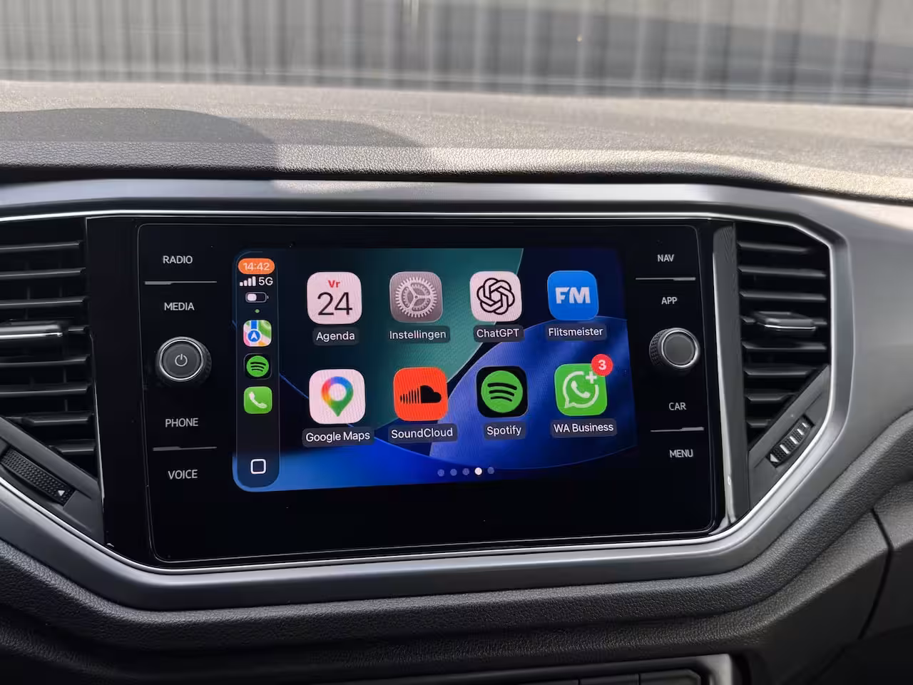 Volkswagen T-Roc Cabrio 1.5 TSI R-Line Carplay, dodehoek
