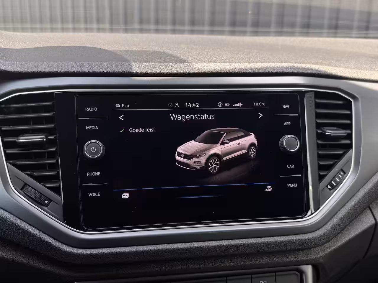 Volkswagen T-Roc Cabrio 1.5 TSI R-Line Carplay, dodehoek