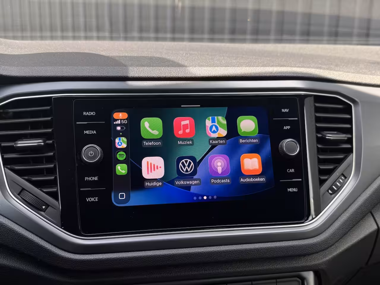 Volkswagen T-Roc Cabrio 1.5 TSI R-Line Carplay, dodehoek