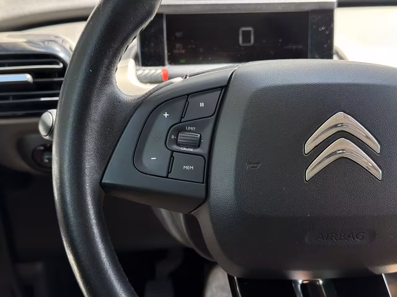 Citroën C4 Cactus 1.2 PureTech 110 pk Business Carplay, Cruise, Sensoren