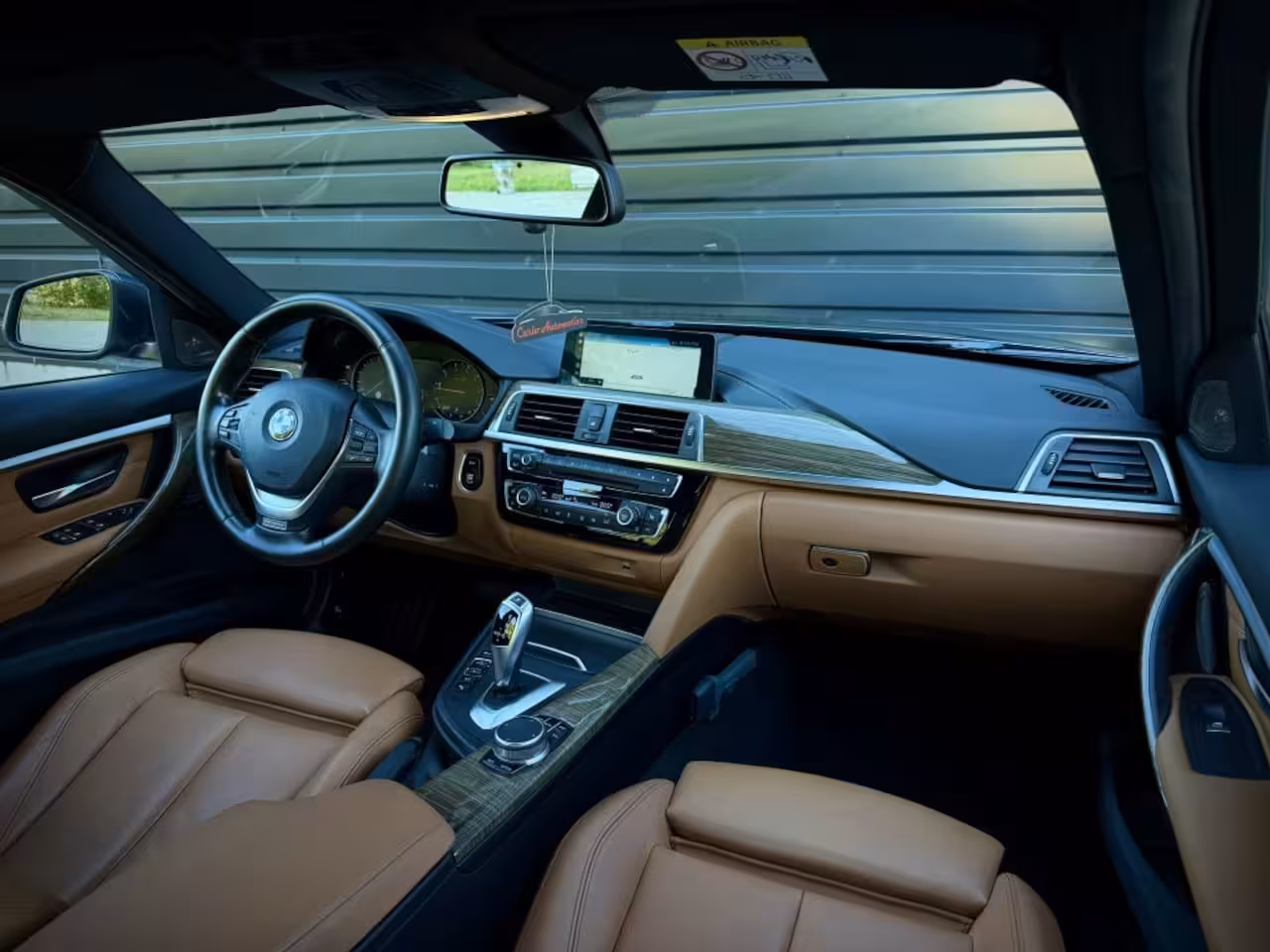 BMW 3-serie 320i INDIVIDUAL VIRTUAL|H/K|360CAM|SPORTLEER