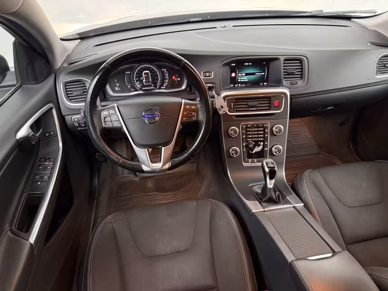 Volvo V60 2.0 D2 Kinetic | STOEL + STUURVERWARMING | CRUISE | PARK SENS | ELEKTR. KOFFERBAK | NAVI |