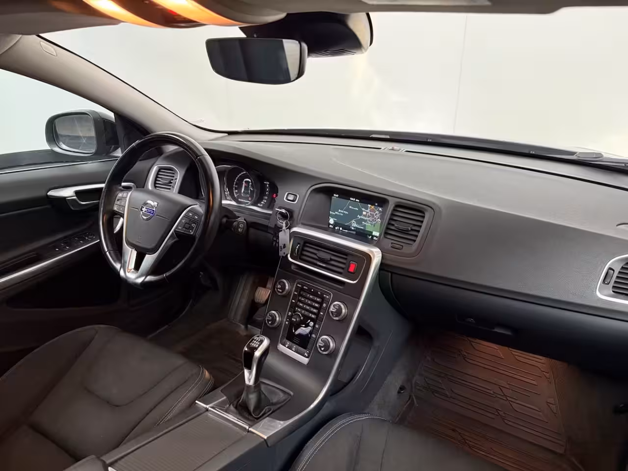 Volvo V60 2.0 D2 Kinetic | STOEL + STUURVERWARMING | CRUISE | PARK SENS | ELEKTR. KOFFERBAK | NAVI |