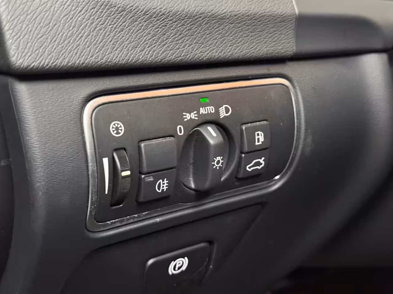 Volvo V60 2.0 D2 Kinetic | STOEL + STUURVERWARMING | CRUISE | PARK SENS | ELEKTR. KOFFERBAK | NAVI |