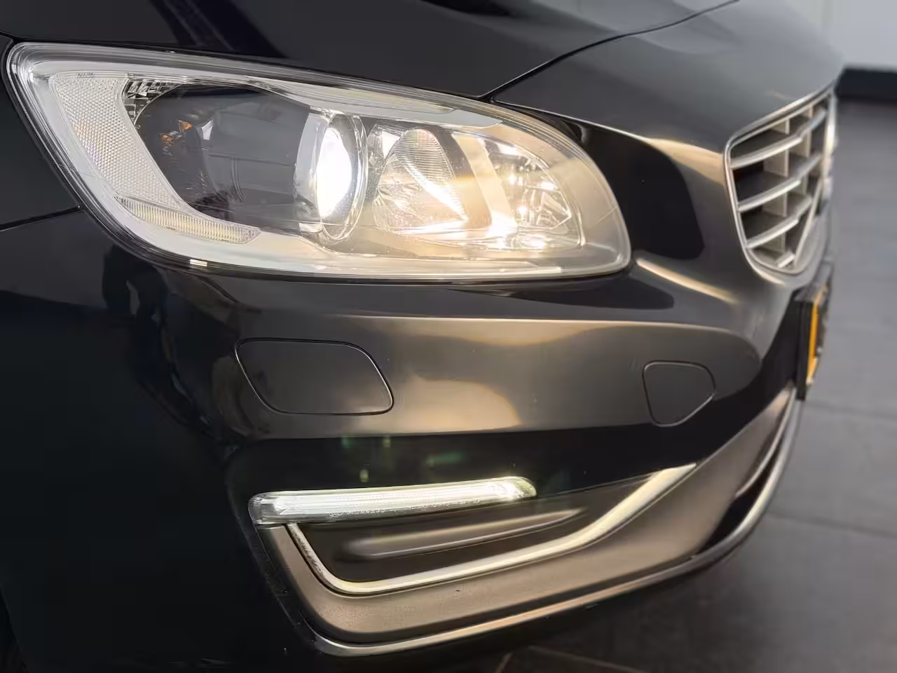 Volvo V60 2.0 D2 Kinetic | STOEL + STUURVERWARMING | CRUISE | PARK SENS | ELEKTR. KOFFERBAK | NAVI |