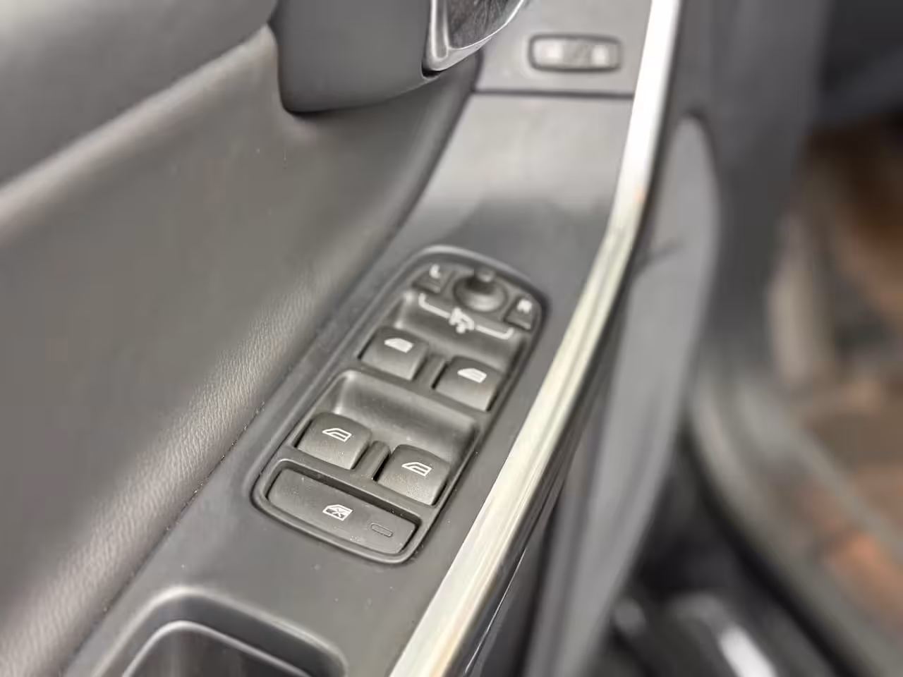 Volvo V60 2.0 D2 Kinetic | STOEL + STUURVERWARMING | CRUISE | PARK SENS | ELEKTR. KOFFERBAK | NAVI |