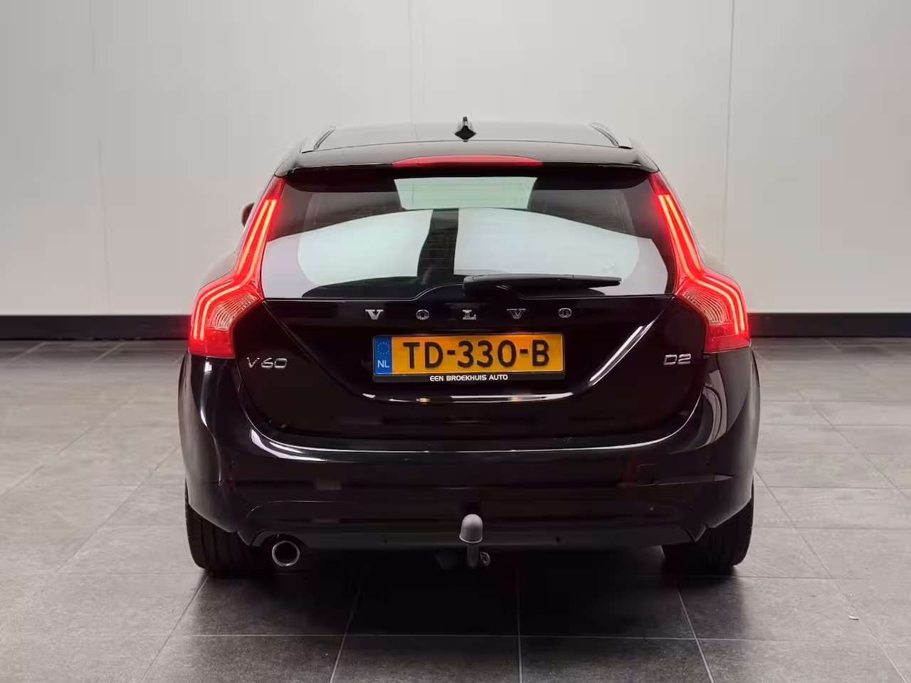 Volvo V60 2.0 D2 Kinetic | STOEL + STUURVERWARMING | CRUISE | PARK SENS | ELEKTR. KOFFERBAK | NAVI |