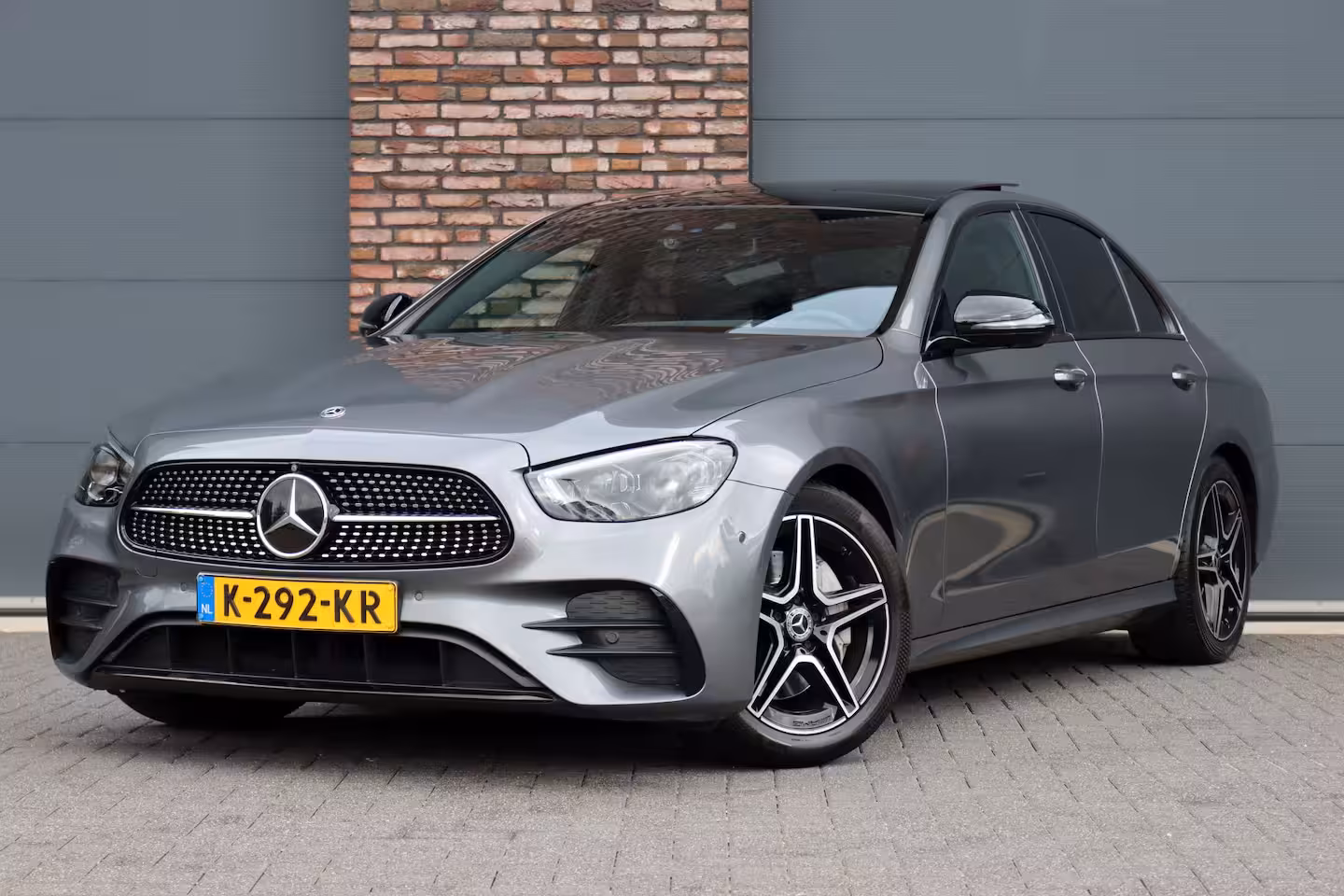 Mercedes-Benz E-klasse 200 AMG Line | Panoramadak | Distronic+ | Burmester | Parfumering | Memory | Sfeerverlicht