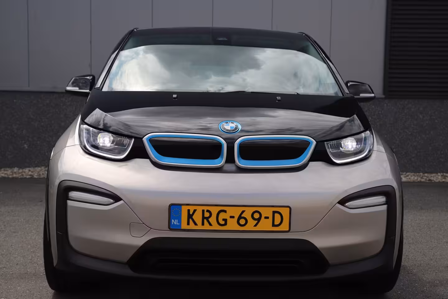 BMW i3 Executive 120Ah 42 kWh/*Lodge*/Sunroof/Adaptive/Kaschmir Silver/Camera/W-pomp/3-fase/20"