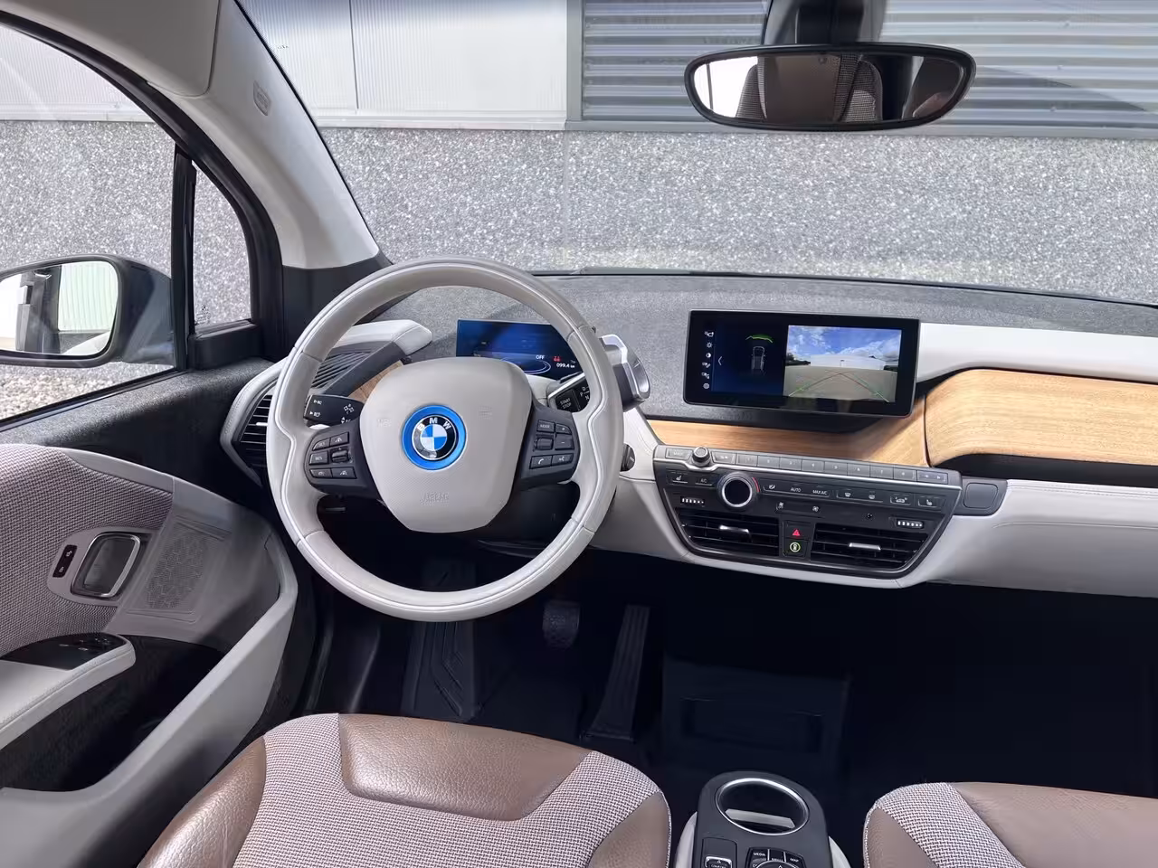 BMW i3 Executive 120Ah 42 kWh/*Lodge*/Sunroof/Adaptive/Kaschmir Silver/Camera/W-pomp/3-fase/20"