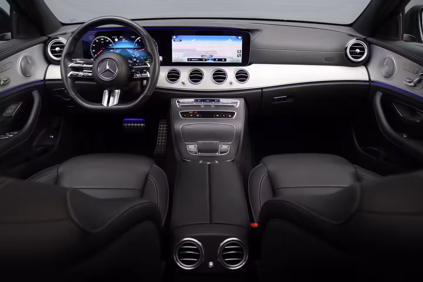 Mercedes-Benz E-klasse 200 AMG Line | Panoramadak | Distronic+ | Burmester | Parfumering | Memory | Sfeerverlicht
