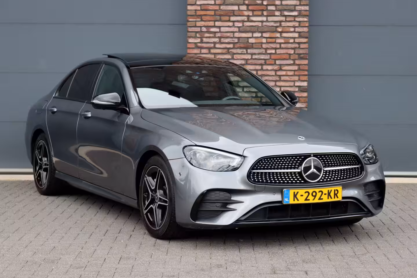 Mercedes-Benz E-klasse 200 AMG Line | Panoramadak | Distronic+ | Burmester | Parfumering | Memory | Sfeerverlicht