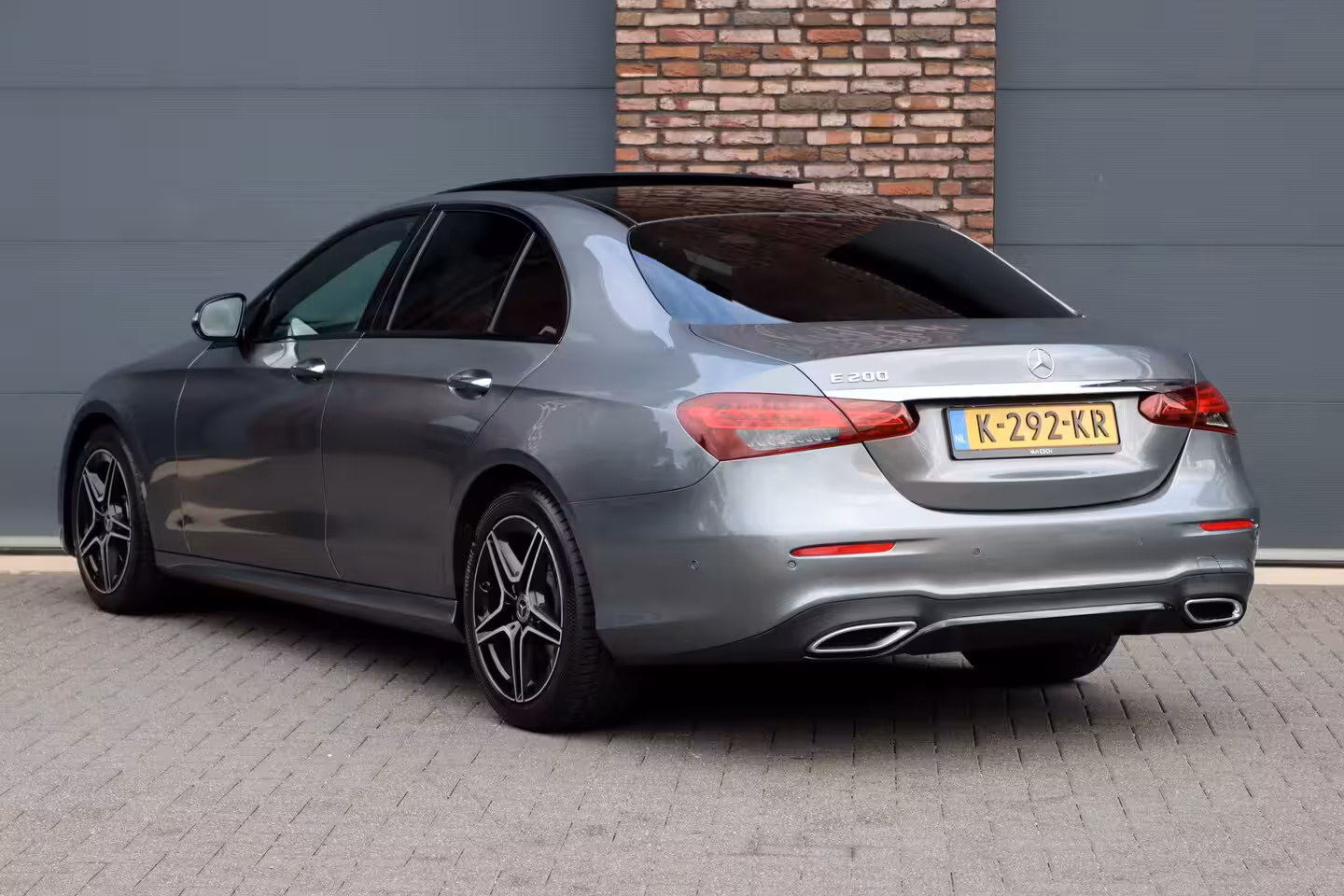 Mercedes-Benz E-klasse 200 AMG Line | Panoramadak | Distronic+ | Burmester | Parfumering | Memory | Sfeerverlicht