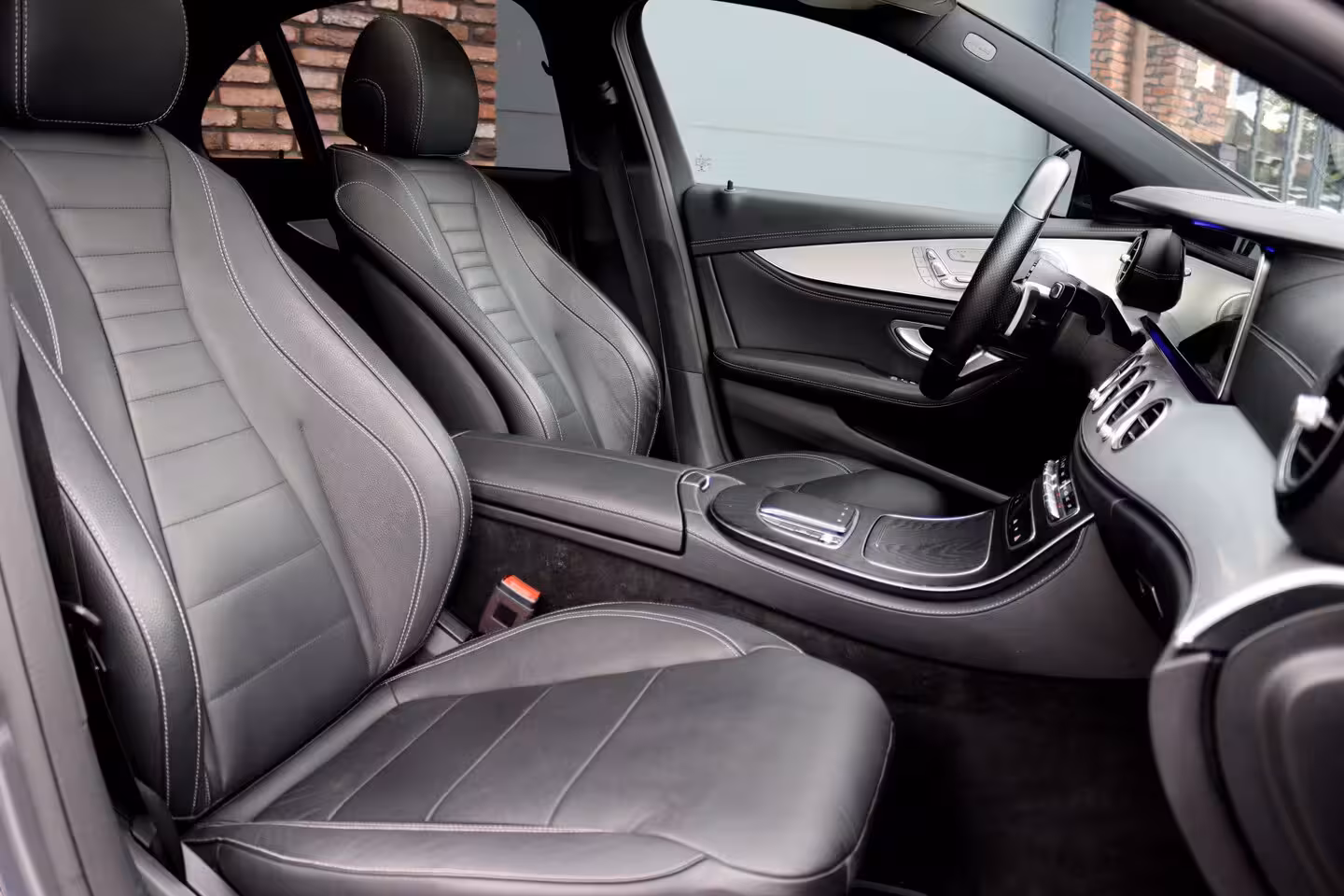 Mercedes-Benz E-klasse 200 AMG Line | Panoramadak | Distronic+ | Burmester | Parfumering | Memory | Sfeerverlicht
