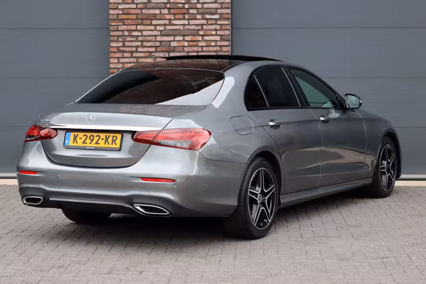 Mercedes-Benz E-klasse 200 AMG Line | Panoramadak | Distronic+ | Burmester | Parfumering | Memory | Sfeerverlicht