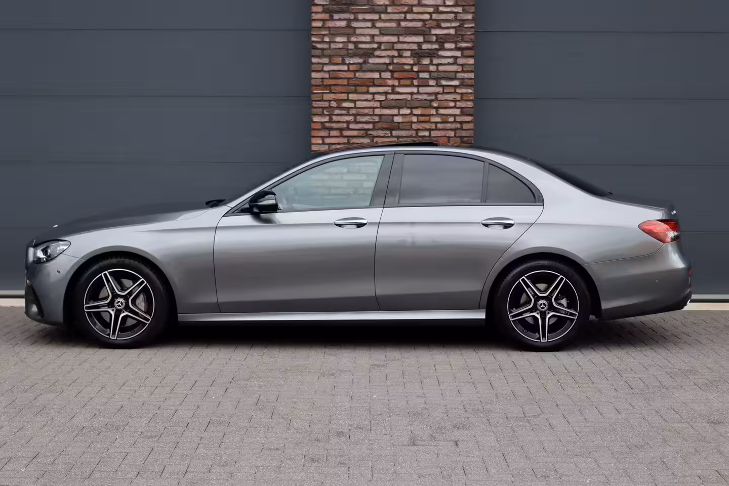 Mercedes-Benz E-klasse 200 AMG Line | Panoramadak | Distronic+ | Burmester | Parfumering | Memory | Sfeerverlicht