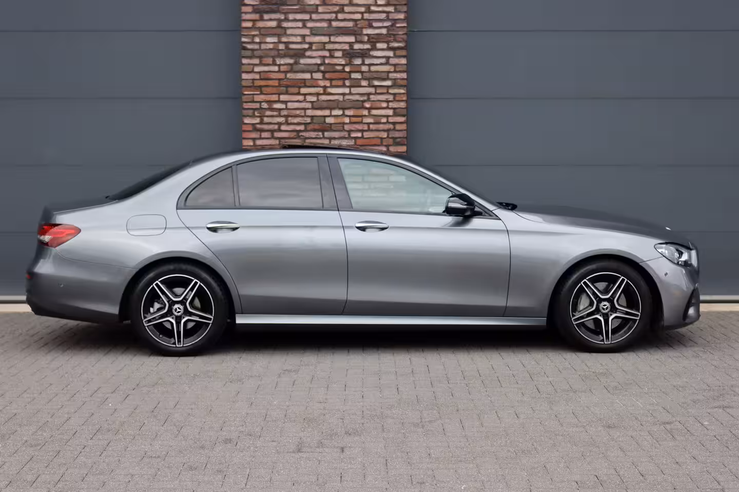 Mercedes-Benz E-klasse 200 AMG Line | Panoramadak | Distronic+ | Burmester | Parfumering | Memory | Sfeerverlicht