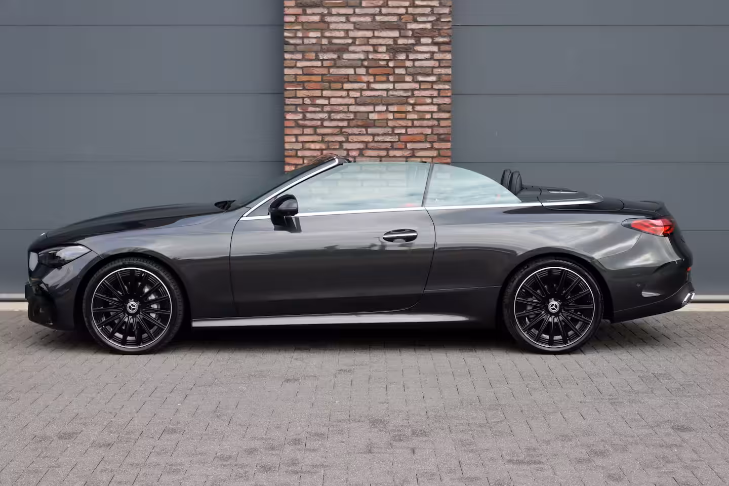 Mercedes-Benz CLE Cabriolet 200 AMG Line | Distronic | Airscarf | Memory | Burmester | Keyless Go | Cabriocomfortpakke