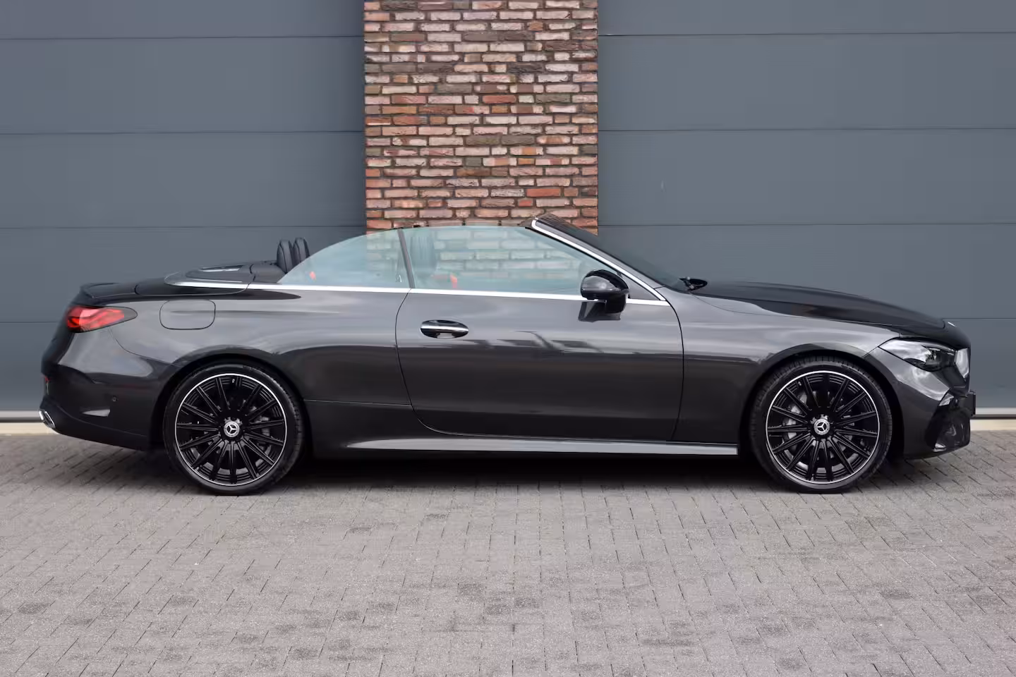 Mercedes-Benz CLE Cabriolet 200 AMG Line | Distronic | Airscarf | Memory | Burmester | Keyless Go | Cabriocomfortpakke