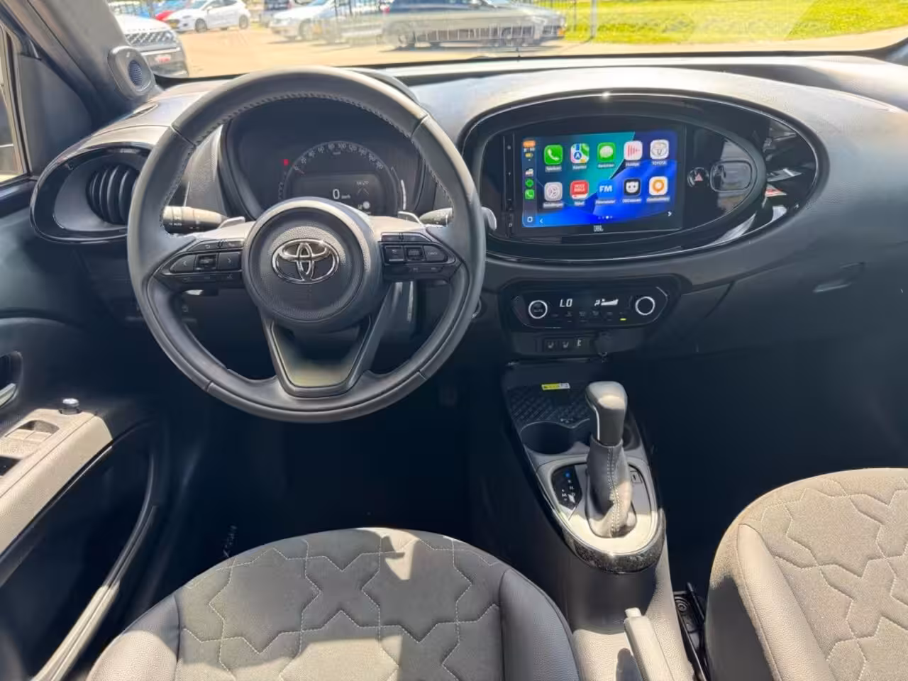 Toyota Aygo X 1.0 VVT-I S-CVT ENVY TwoTone Carplay JBL Camera PDC ACC Stoelverw. Prachtig