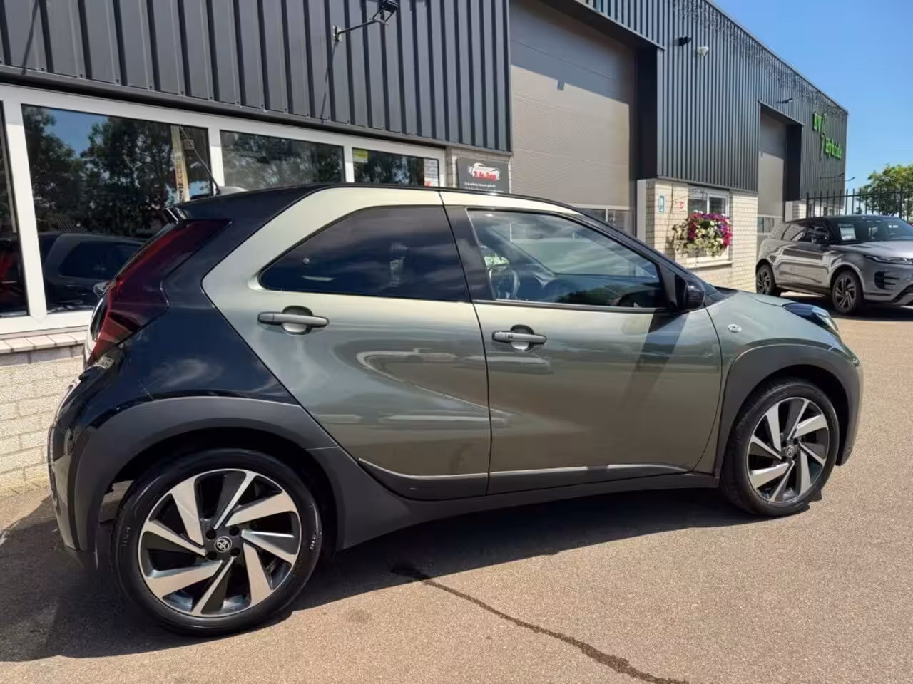 Toyota Aygo X 1.0 VVT-I S-CVT ENVY TwoTone Carplay JBL Camera PDC ACC Stoelverw. Prachtig