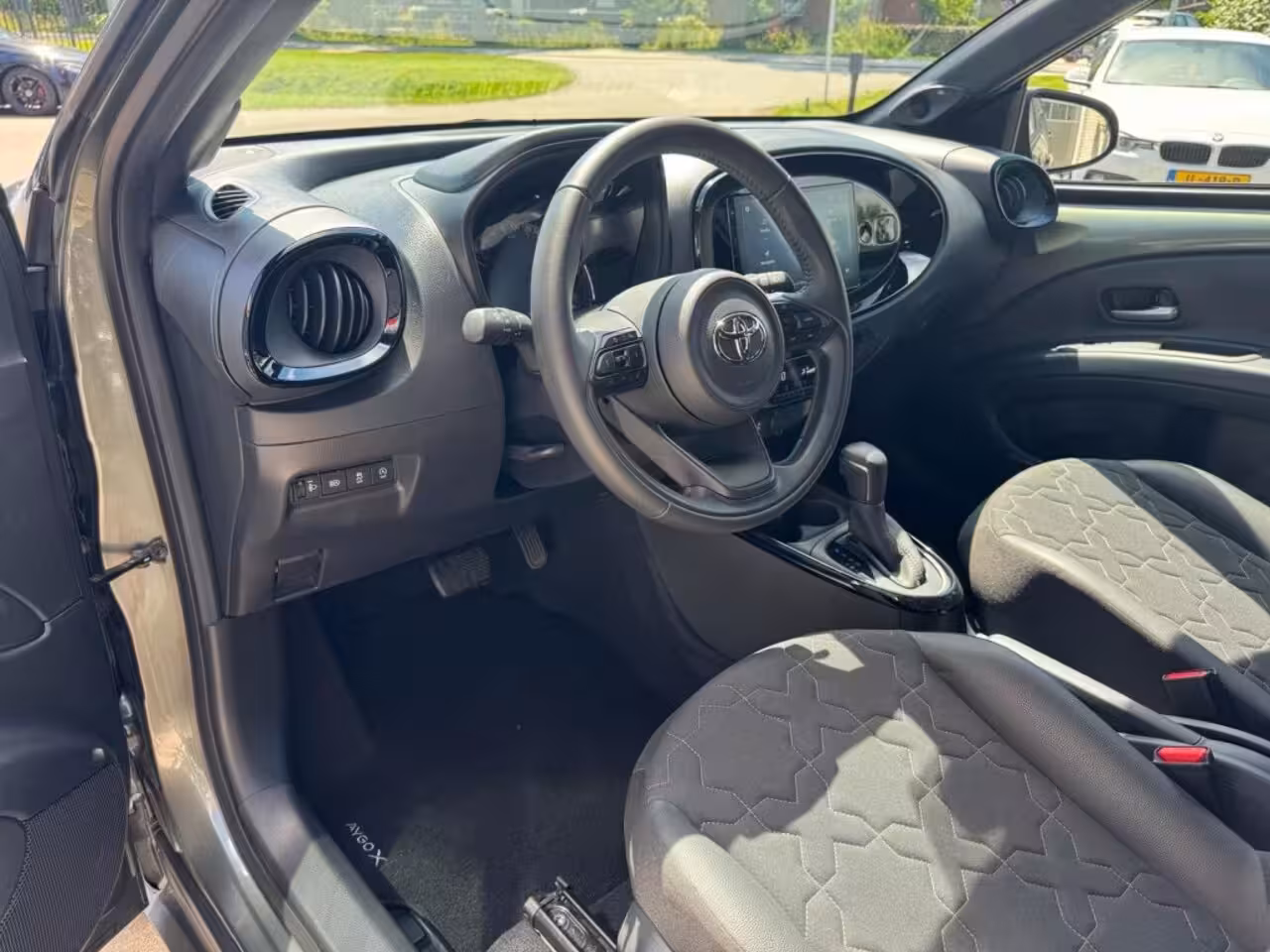 Toyota Aygo X 1.0 VVT-I S-CVT ENVY TwoTone Carplay JBL Camera PDC ACC Stoelverw. Prachtig