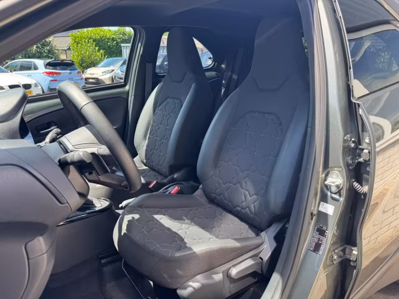 Toyota Aygo X 1.0 VVT-I S-CVT ENVY TwoTone Carplay JBL Camera PDC ACC Stoelverw. Prachtig