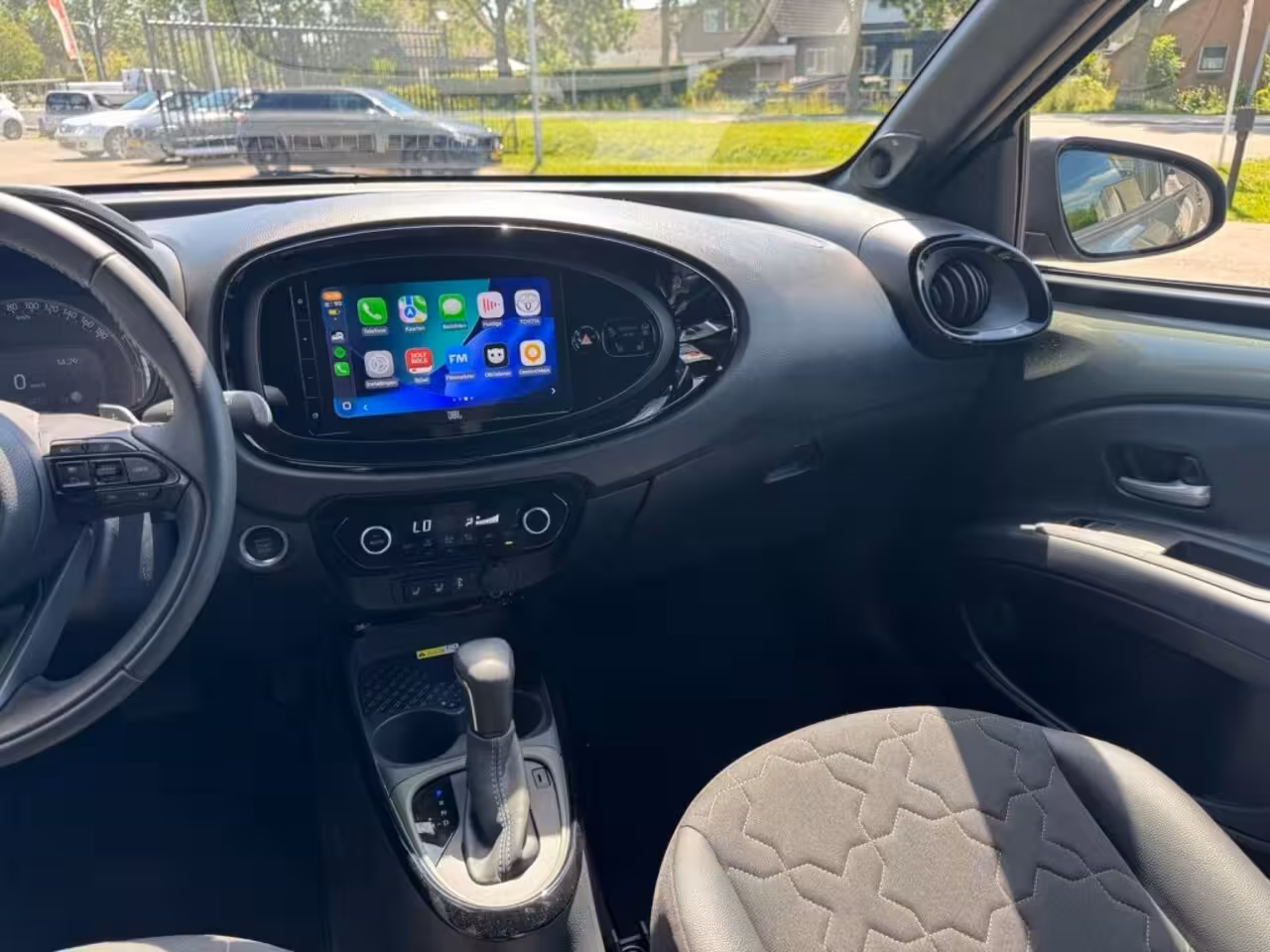 Toyota Aygo X 1.0 VVT-I S-CVT ENVY TwoTone Carplay JBL Camera PDC ACC Stoelverw. Prachtig