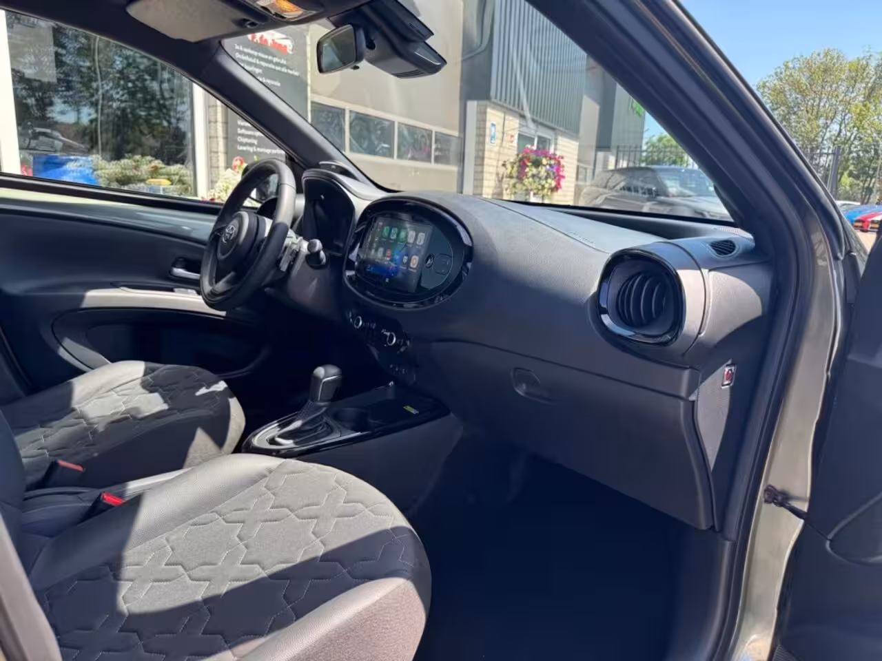 Toyota Aygo X 1.0 VVT-I S-CVT ENVY TwoTone Carplay JBL Camera PDC ACC Stoelverw. Prachtig