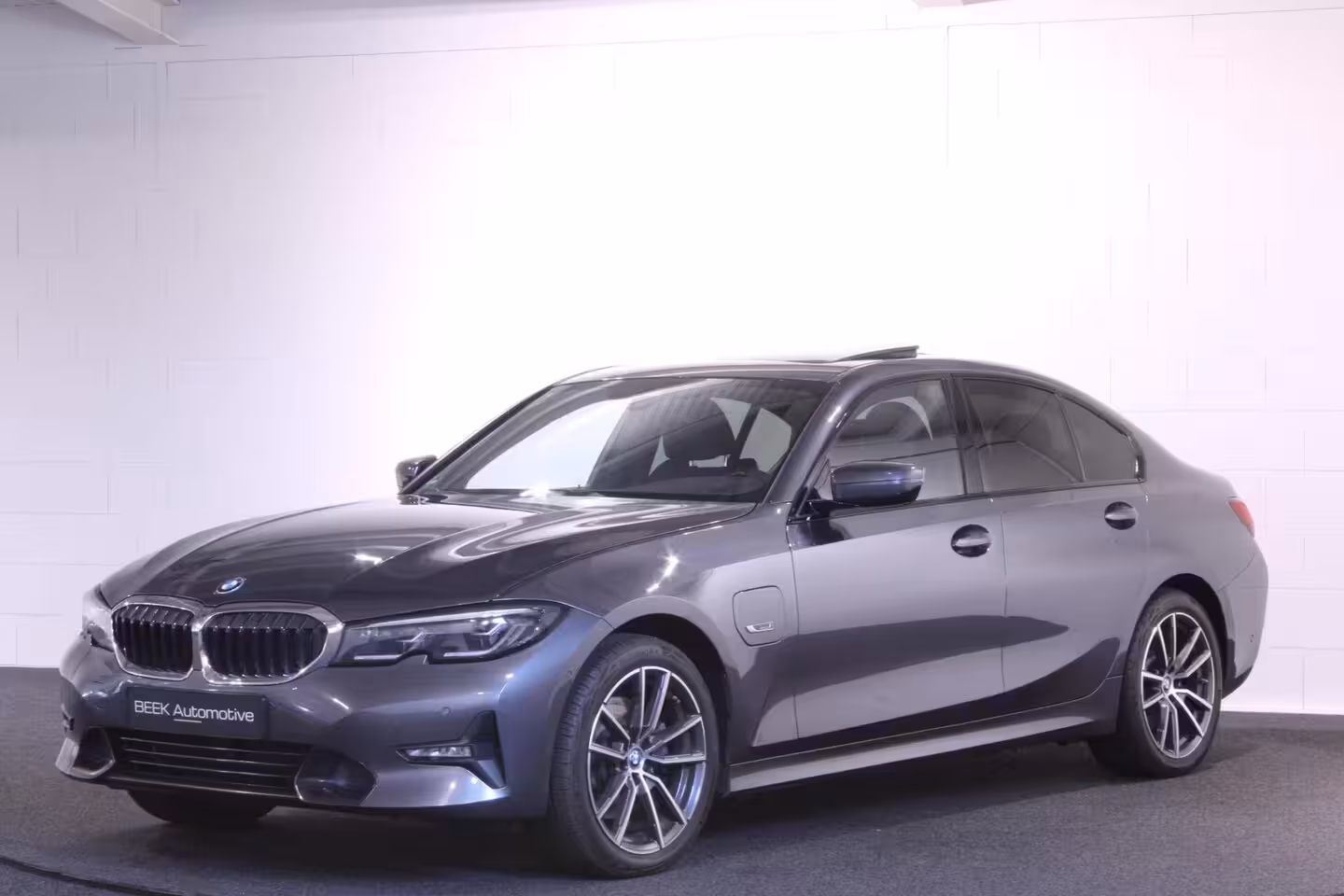 BMW 3-serie 320e High Executive | M Sport | CAMERA | PANO |