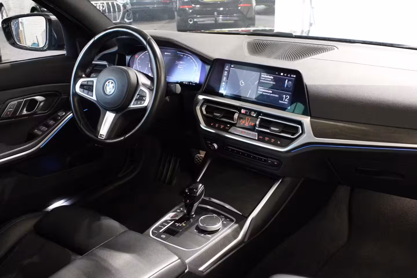 BMW 3-serie 320e High Executive | M Sport | CAMERA | PANO |