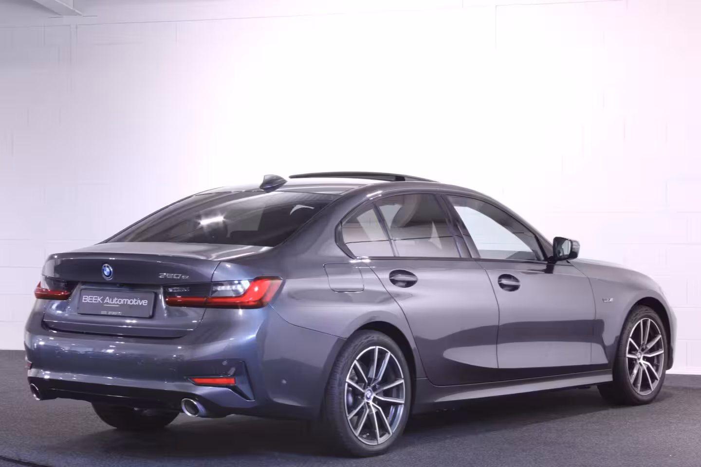 BMW 3-serie 320e High Executive | M Sport | CAMERA | PANO |