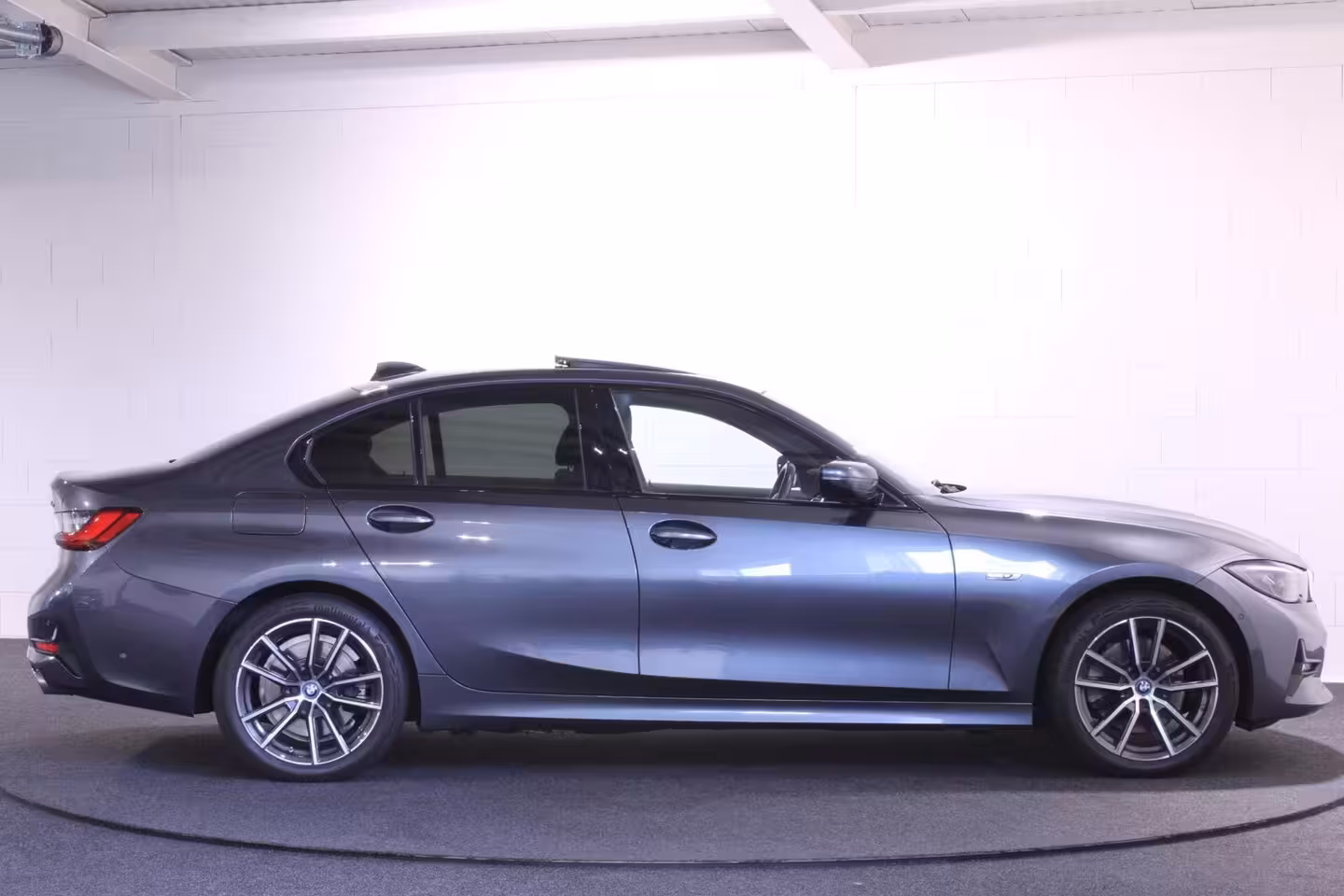 BMW 3-serie 320e High Executive | M Sport | CAMERA | PANO |