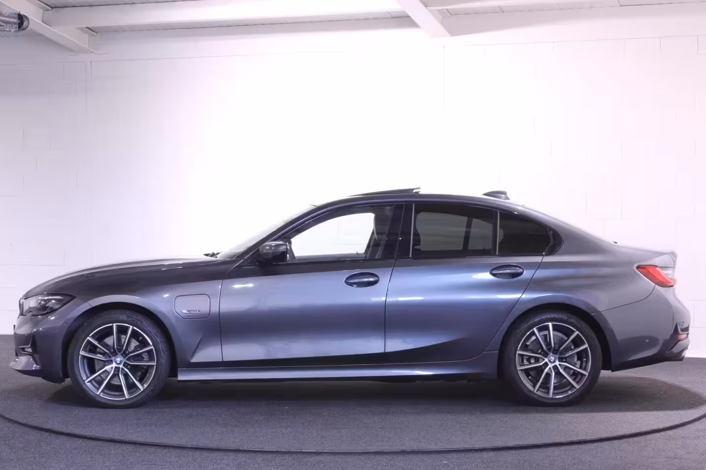 BMW 3-serie 320e High Executive | M Sport | CAMERA | PANO |