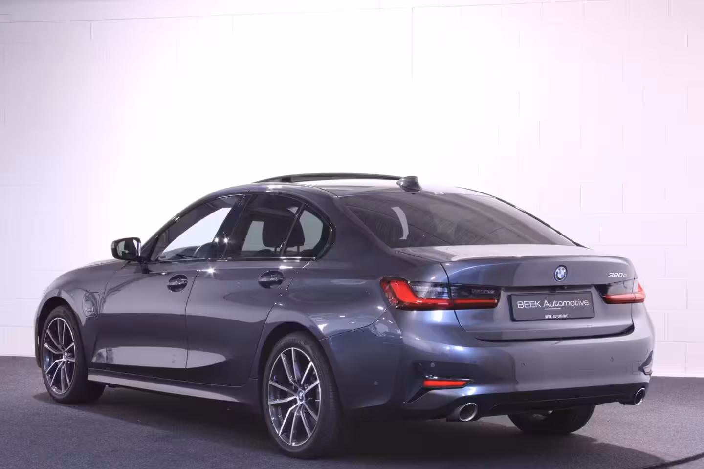 BMW 3-serie 320e High Executive | M Sport | CAMERA | PANO |