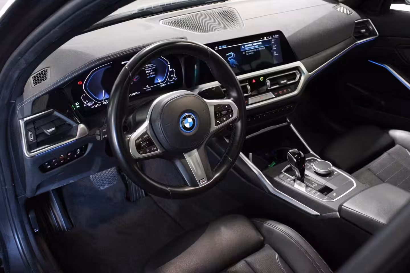 BMW 3-serie 320e High Executive | M Sport | CAMERA | PANO |