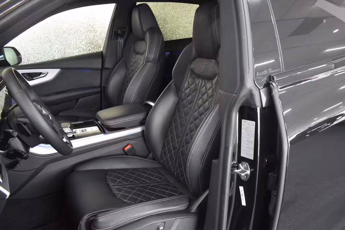 Audi Q8 60 TFSI e Quattro S-Line Competition 490pk | AKRAPOVIC | ACHTERASBESTURING