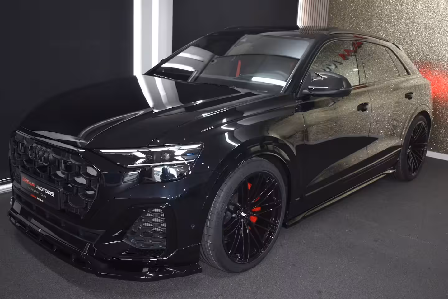 Audi Q8 60 TFSI e Quattro S-Line Competition 490pk | AKRAPOVIC | ACHTERASBESTURING