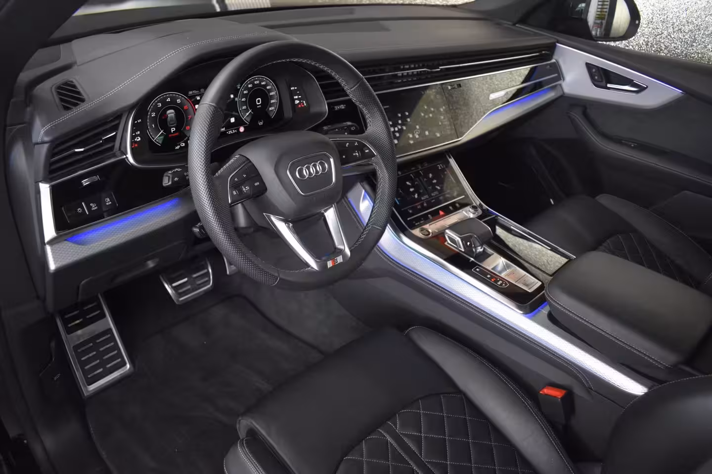 Audi Q8 60 TFSI e Quattro S-Line Competition 490pk | AKRAPOVIC | ACHTERASBESTURING
