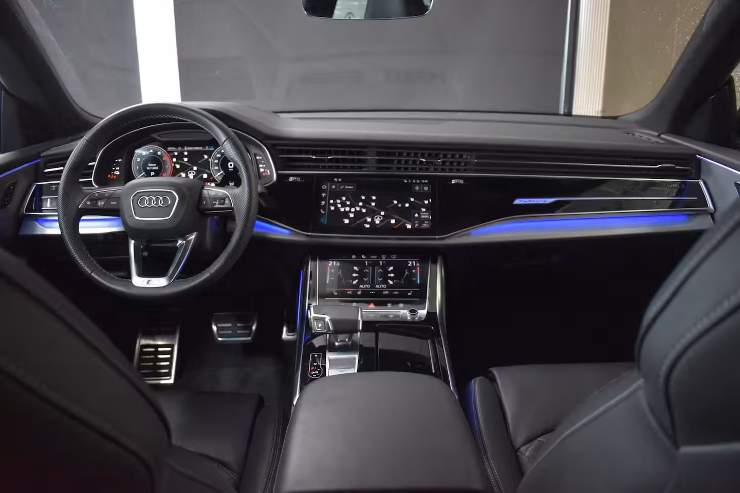 Audi Q8 60 TFSI e Quattro S-Line Competition 490pk | AKRAPOVIC | ACHTERASBESTURING