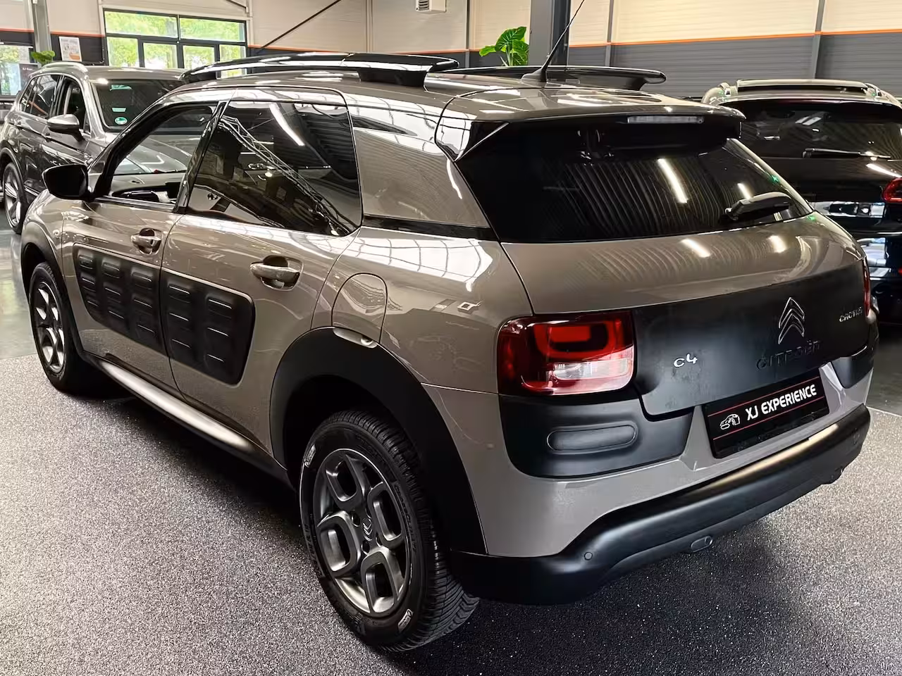 Citroën C4 Cactus 1.2 VTi Shine AIRCO NAVI CAMERA NAP CRUISECONTROL
