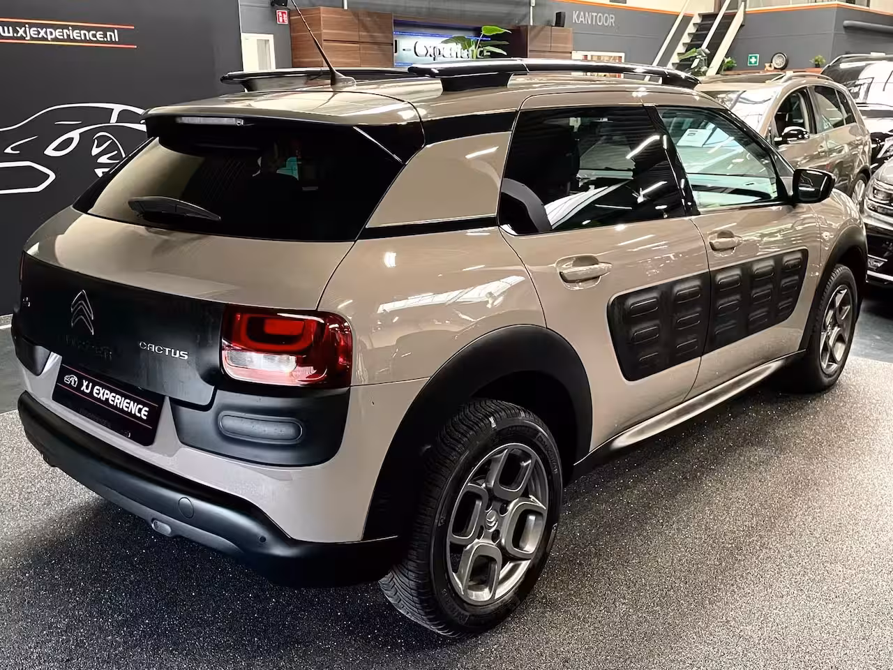 Citroën C4 Cactus 1.2 VTi Shine AIRCO NAVI CAMERA NAP CRUISECONTROL