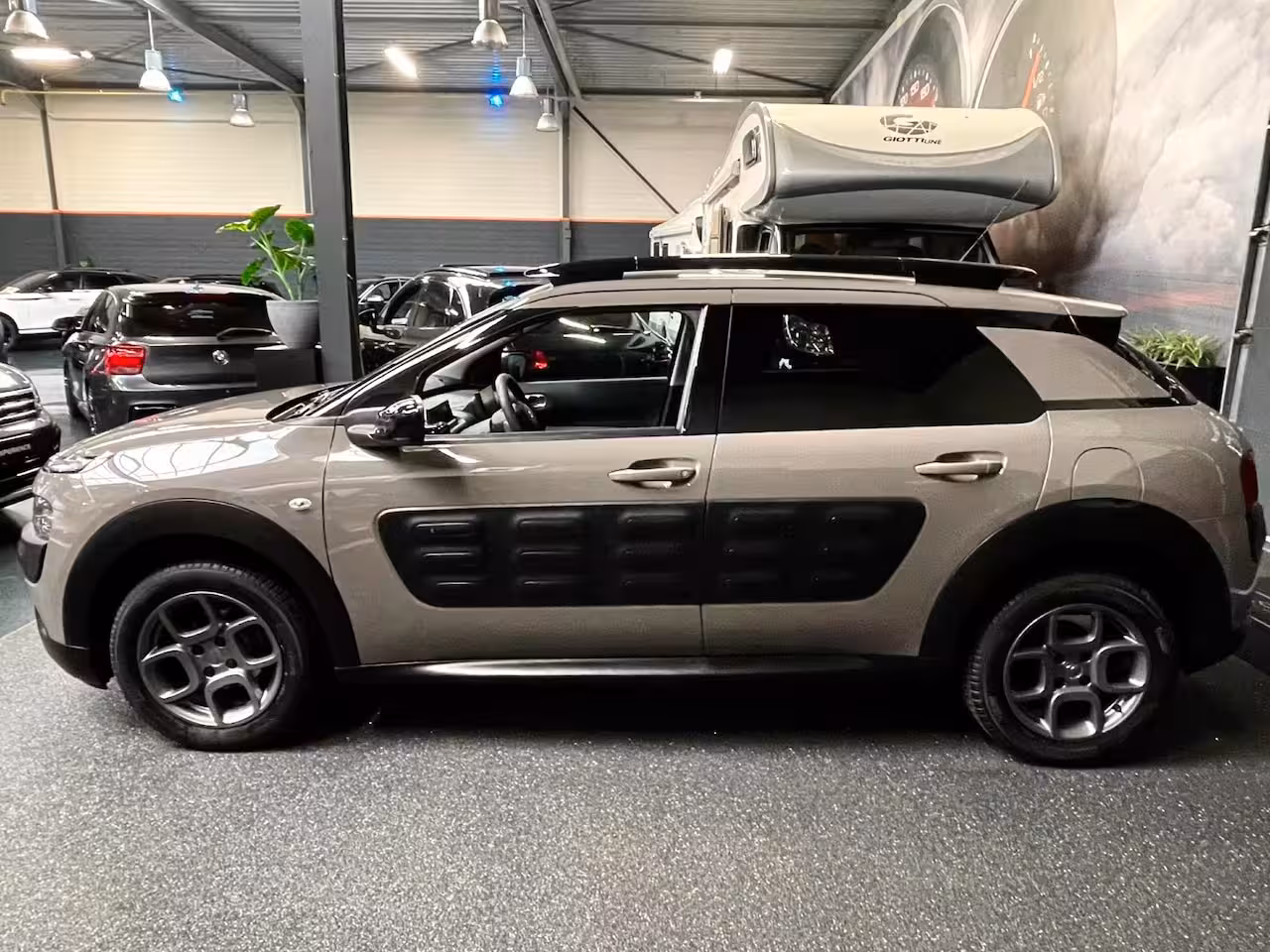 Citroën C4 Cactus 1.2 VTi Shine AIRCO NAVI CAMERA NAP CRUISECONTROL